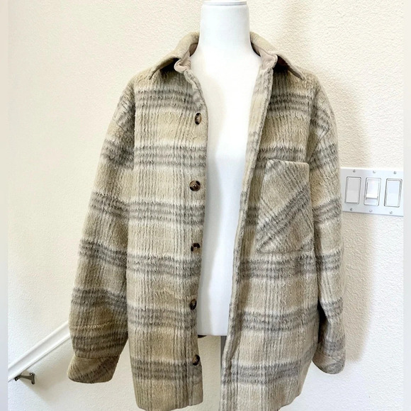 OAK + FORT Shacket Size Small Relaxed fit. Shirt silhouette. Fuzzy plaid fabric. - Picture 6 of 16